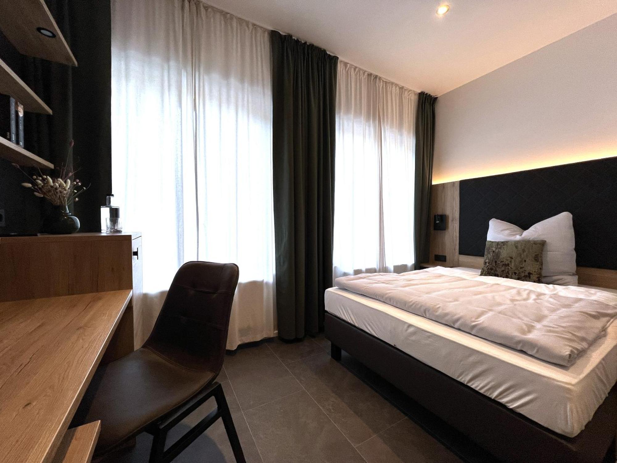 Haus Kuckenberg Hotell Burscheid Exteriör bild
